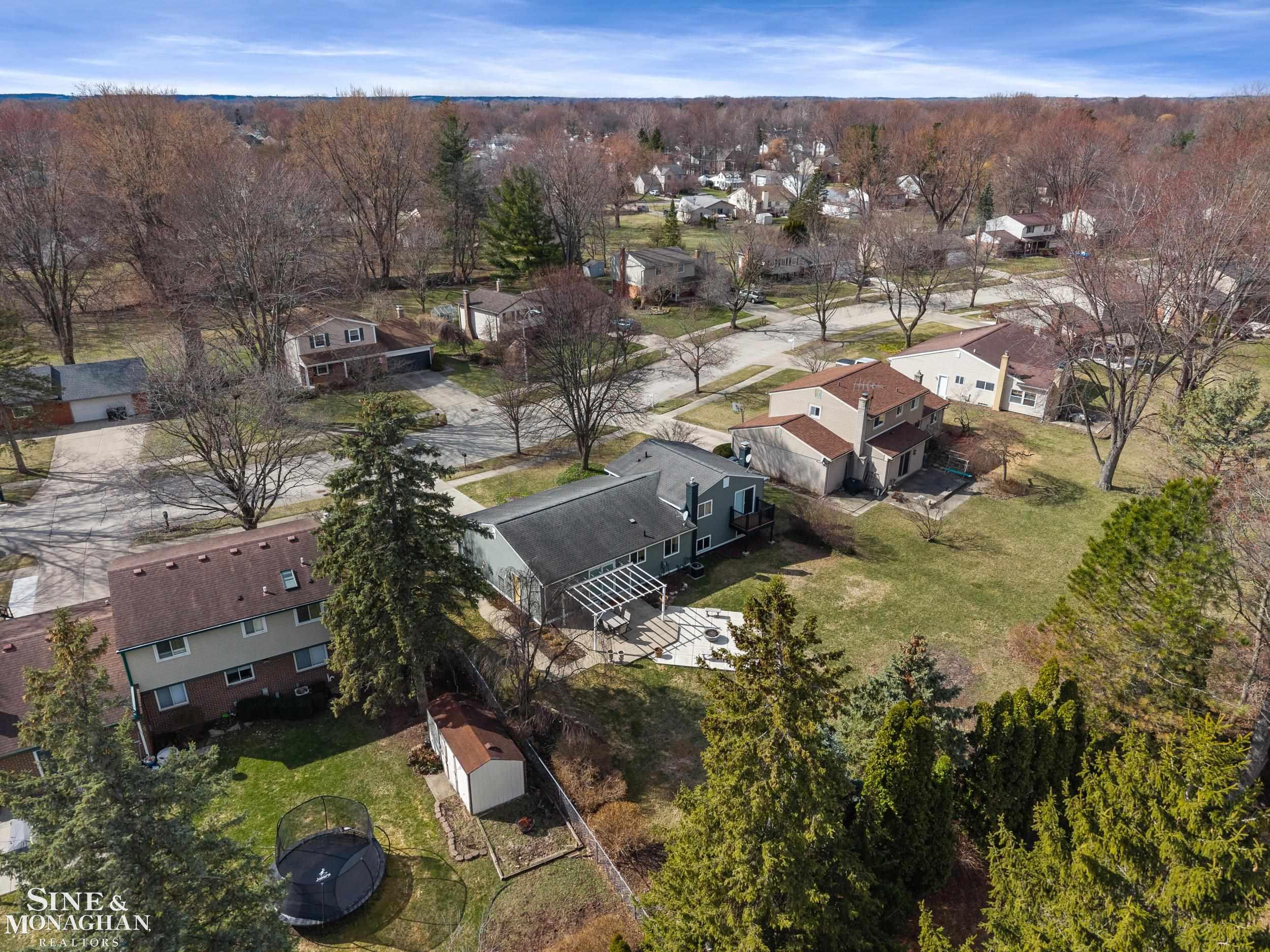 19330 Bainbridge Avenue