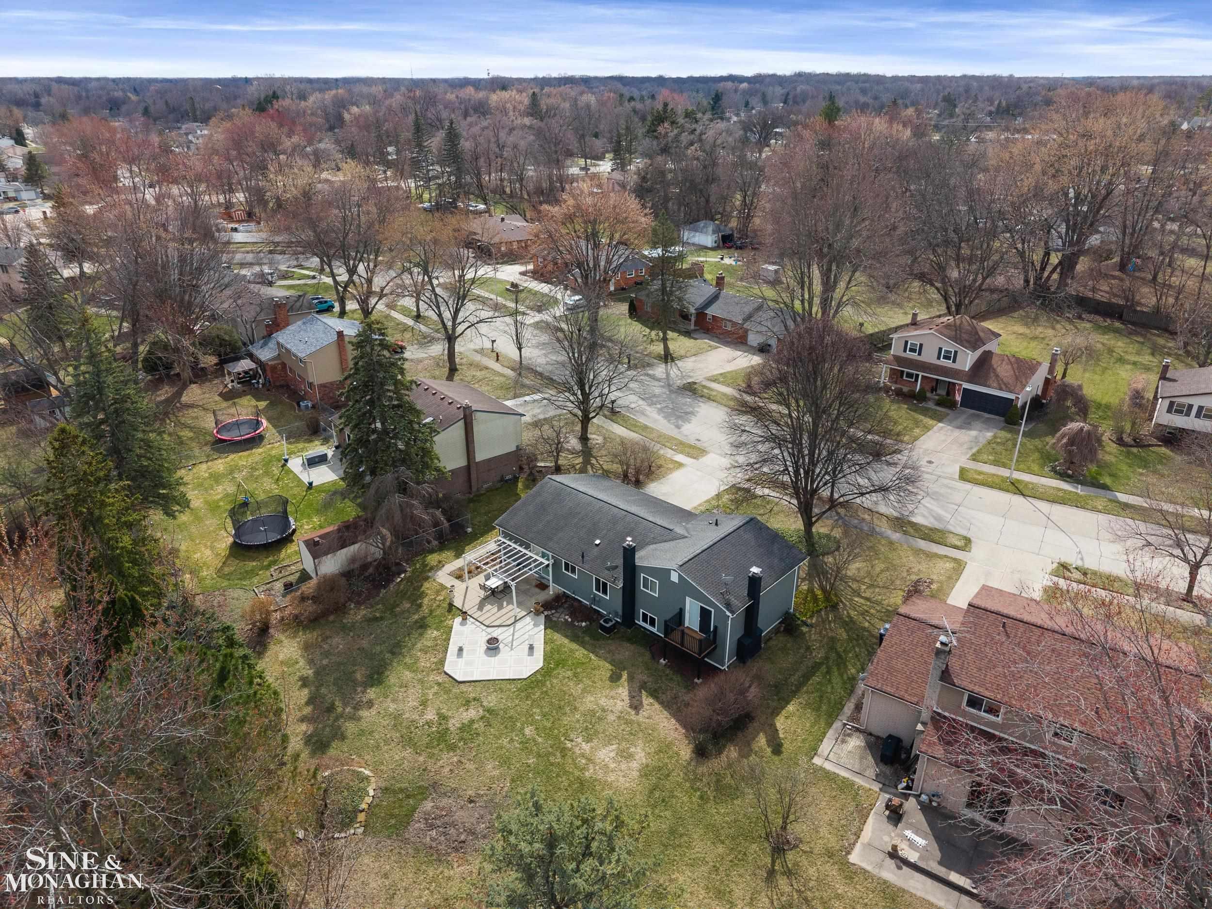 19330 Bainbridge Avenue