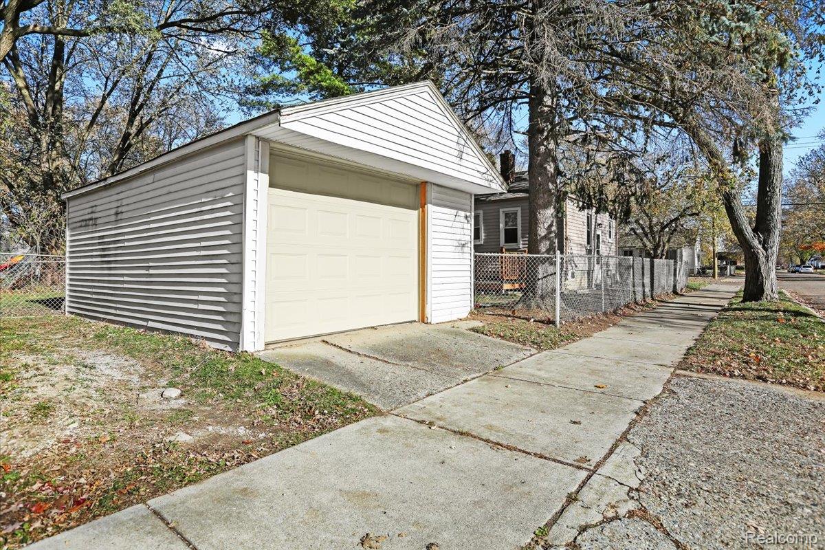 2490 Applewood Avenue