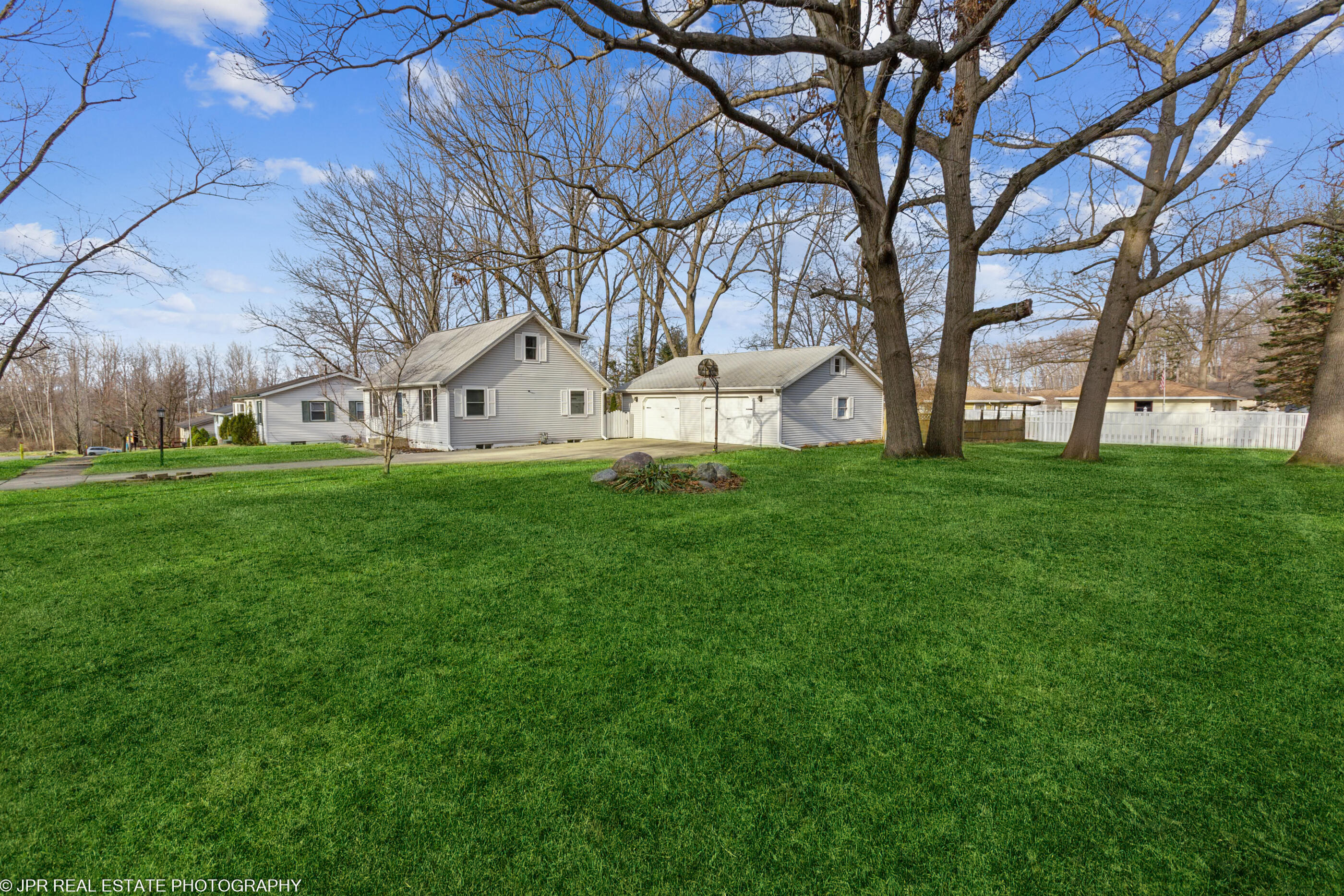 28 S Griffith Street