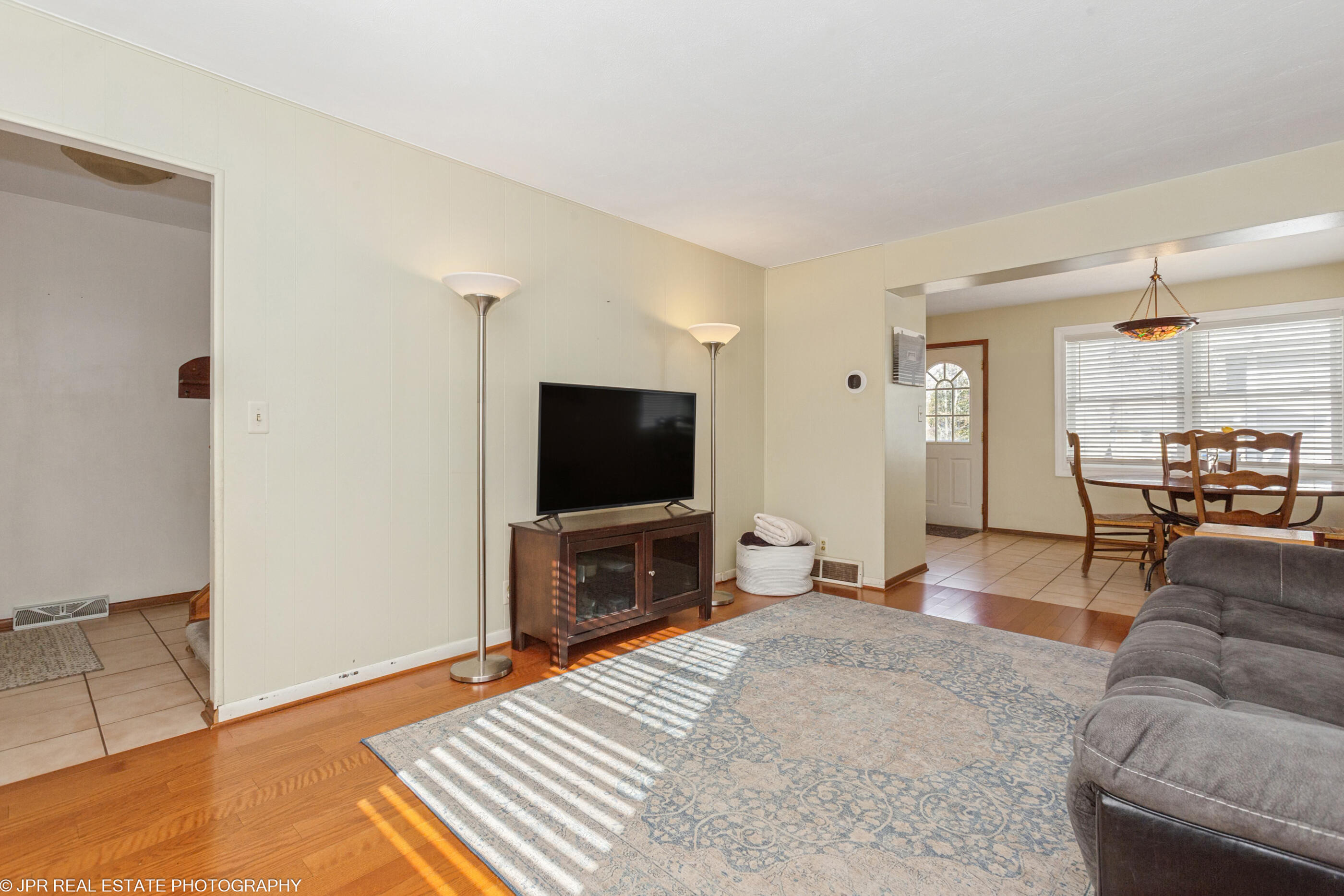 28 S Griffith Street