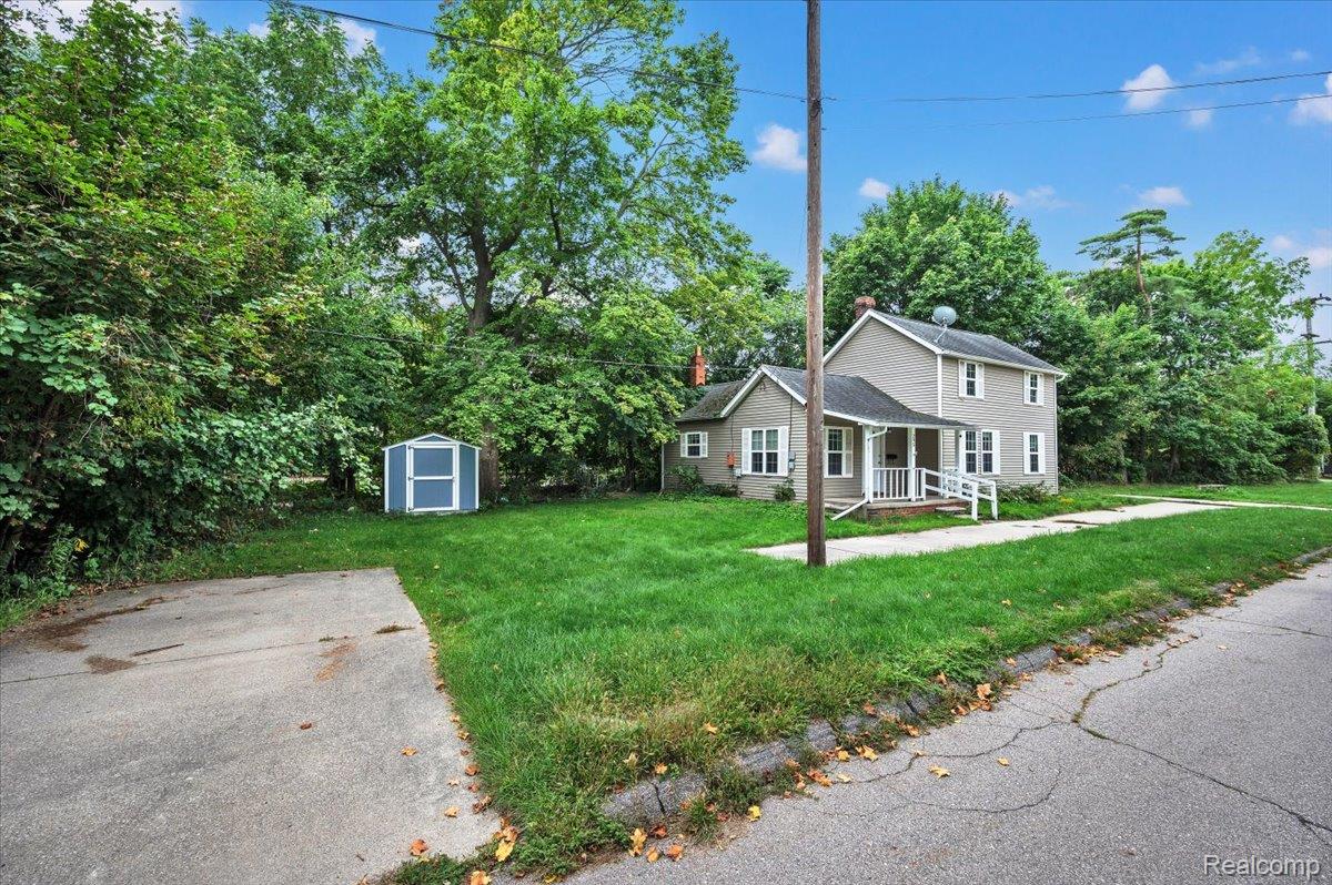 295 W 3rd Street