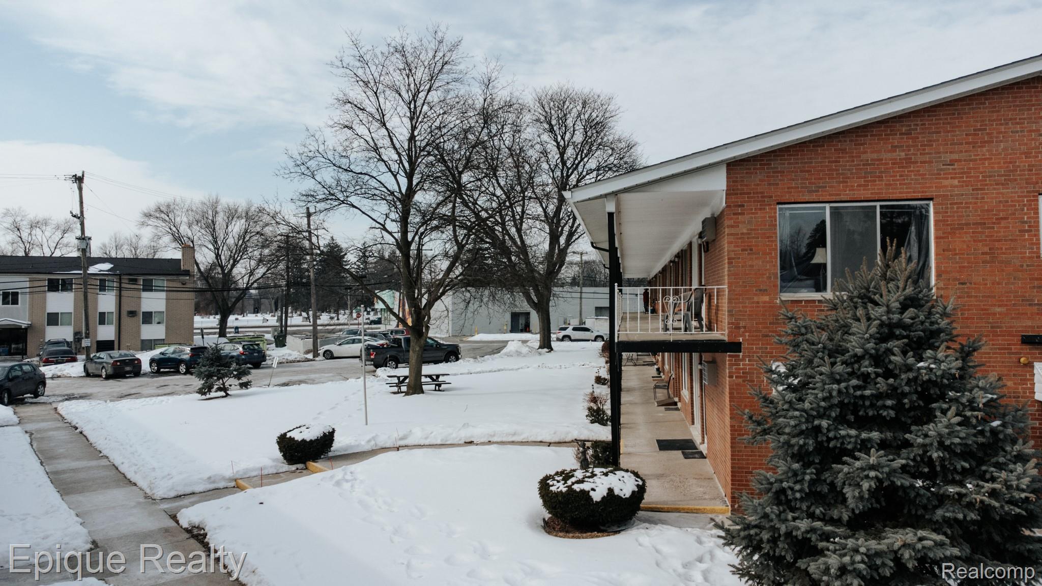 2121 Clawson Avenue 205