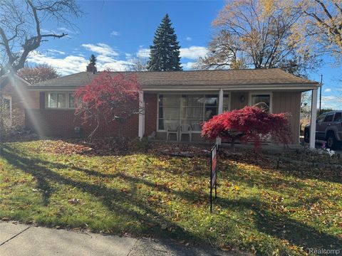 32075 Saint Annes Dr Drive Warren City MI 48092