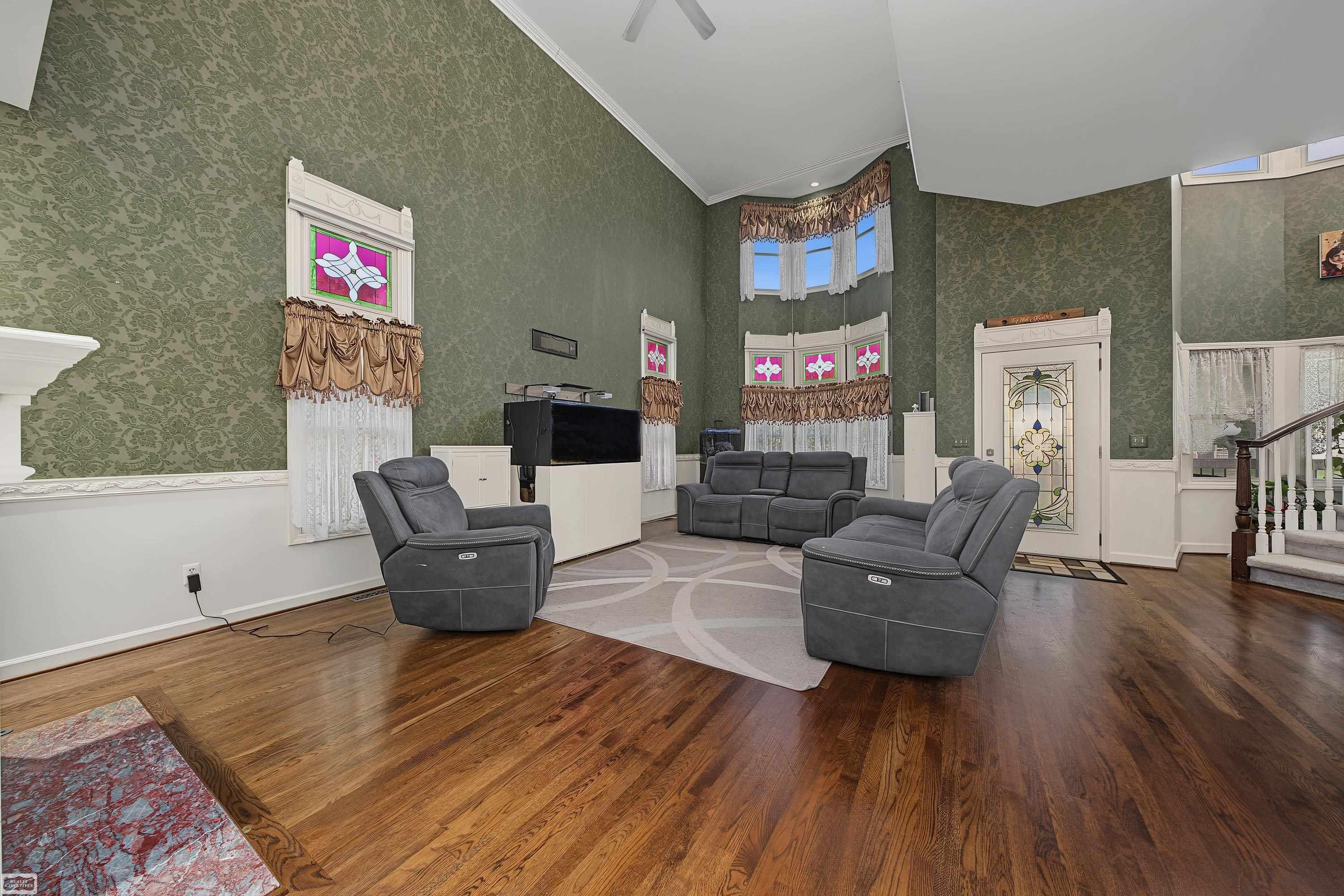 212 Victoria Court