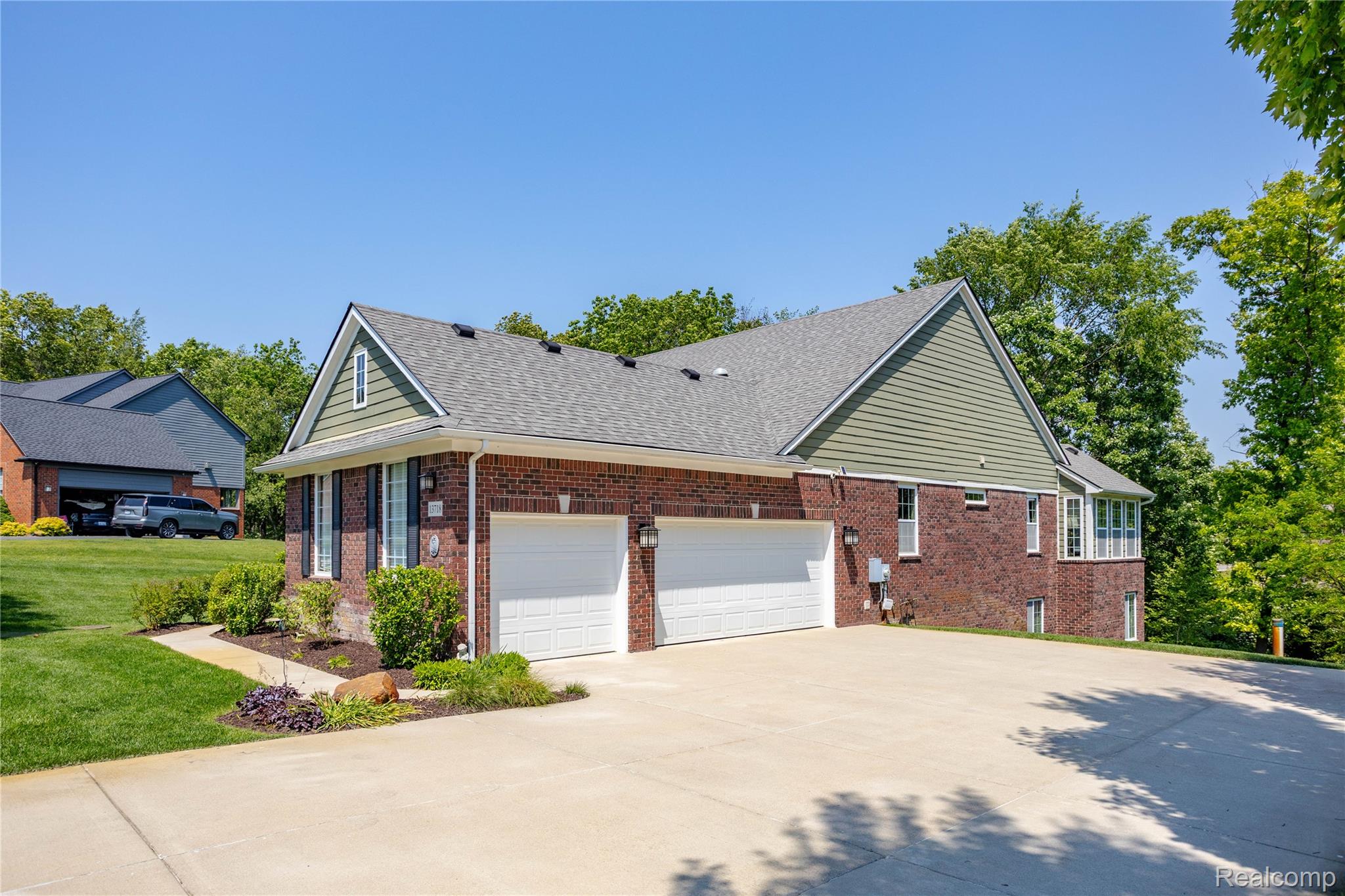 13718 Forest Ridge Circle