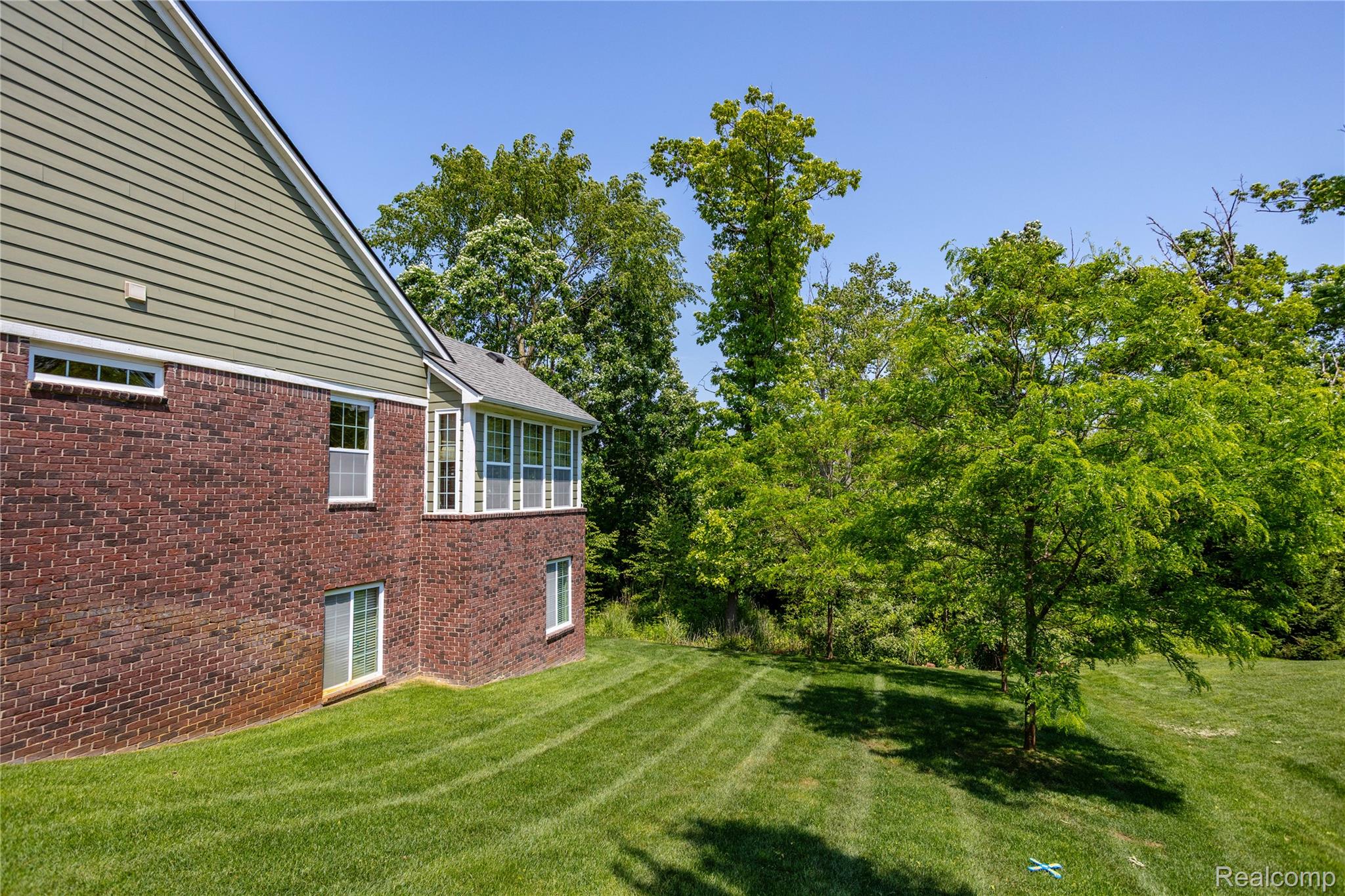 13718 Forest Ridge Circle