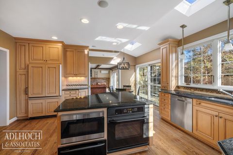 Tiny photo for 450 University Place, Grosse Pointe City, MI 48230 (MLS # 58050201251)