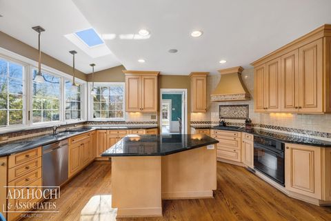 Tiny photo for 450 University Place, Grosse Pointe City, MI 48230 (MLS # 58050201251)