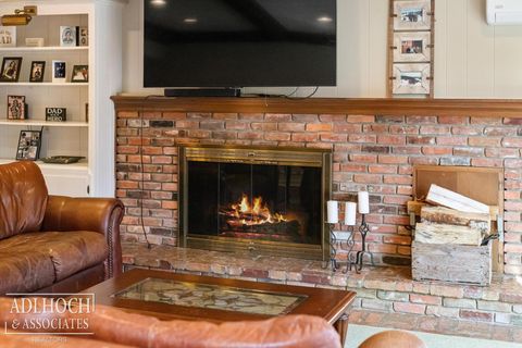 Tiny photo for 450 University Place, Grosse Pointe City, MI 48230 (MLS # 58050201251)