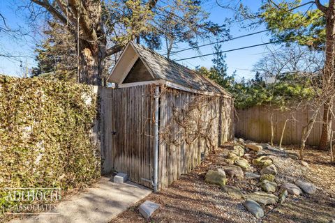 Tiny photo for 450 University Place, Grosse Pointe City, MI 48230 (MLS # 58050201251)