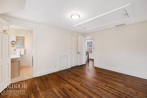 Tiny photo for 450 University Place, Grosse Pointe City, MI 48230 (MLS # 58050201251)