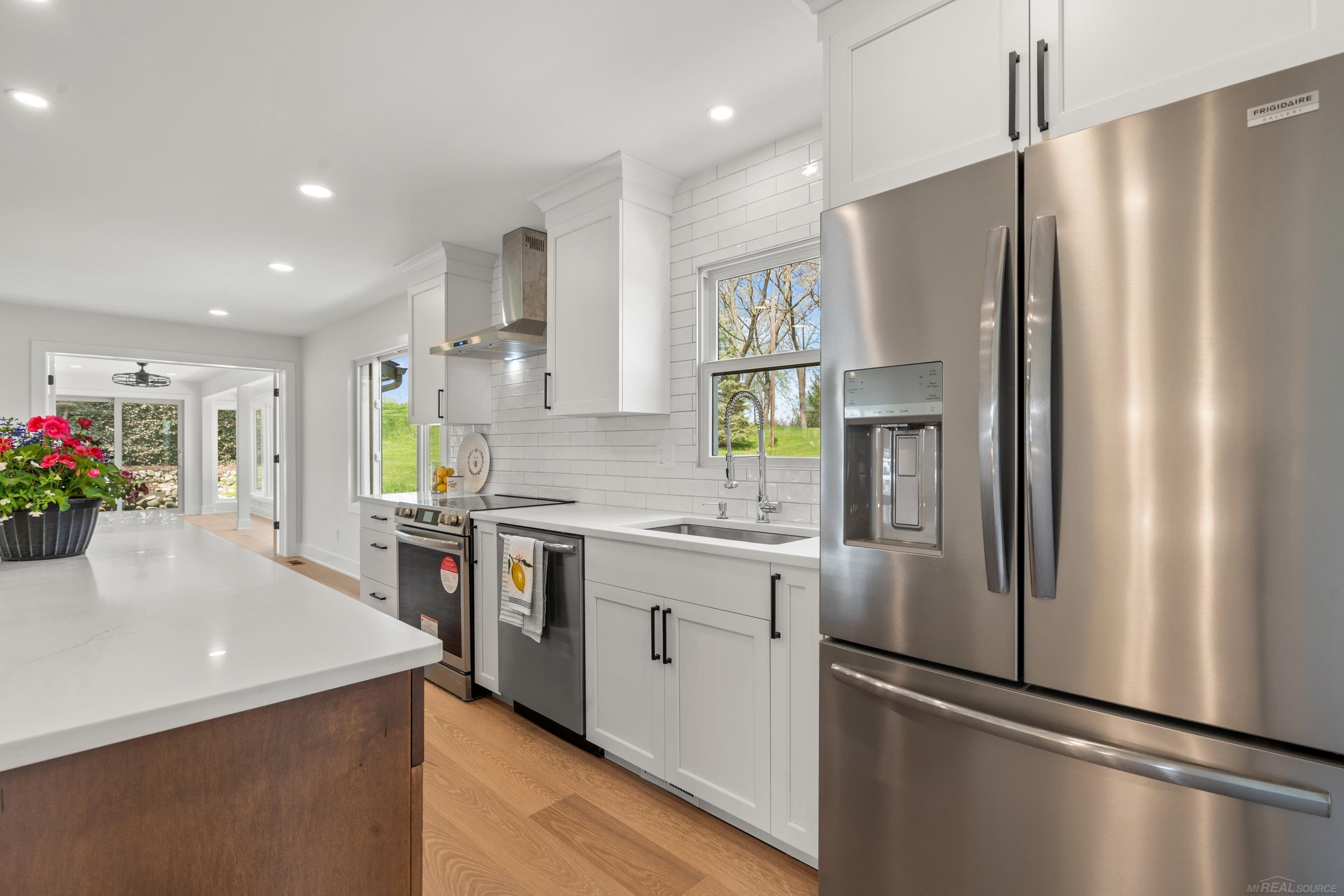7533 Roberta Lane