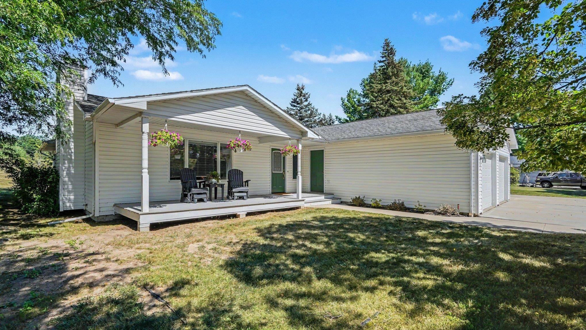 230 W Deerfield Road