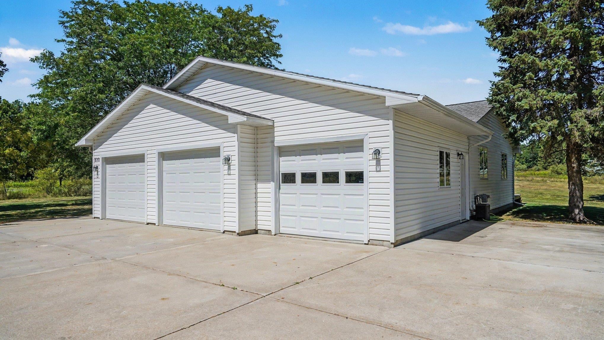 230 W Deerfield Road