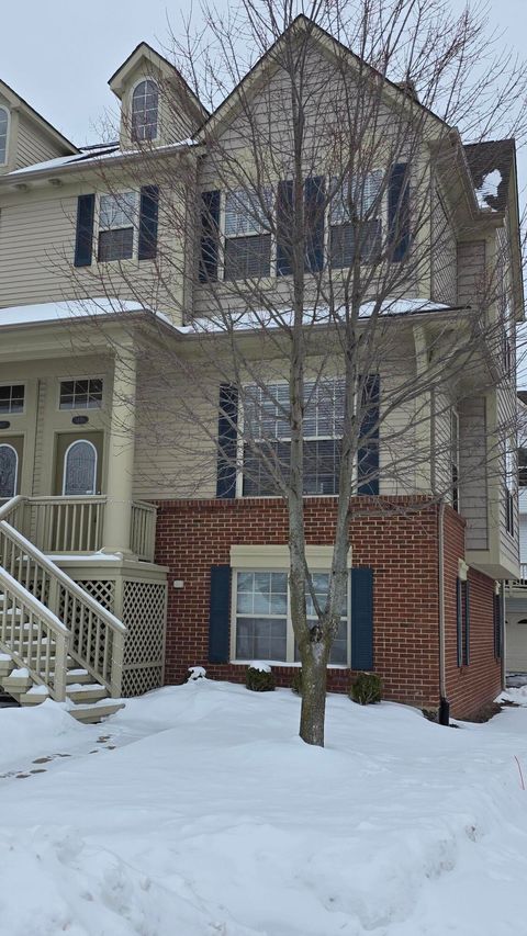 1449 Beachland Keego Harbor City MI 48320