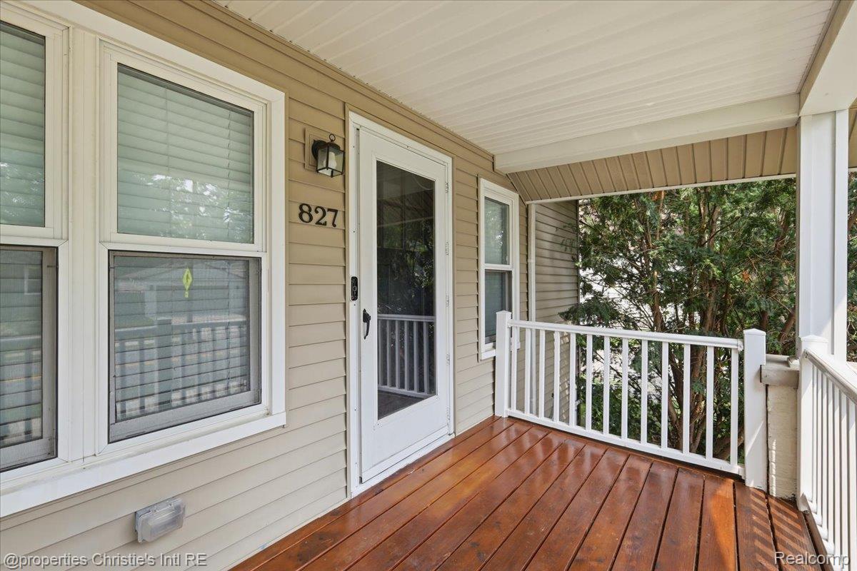 827 Gardenia Avenue