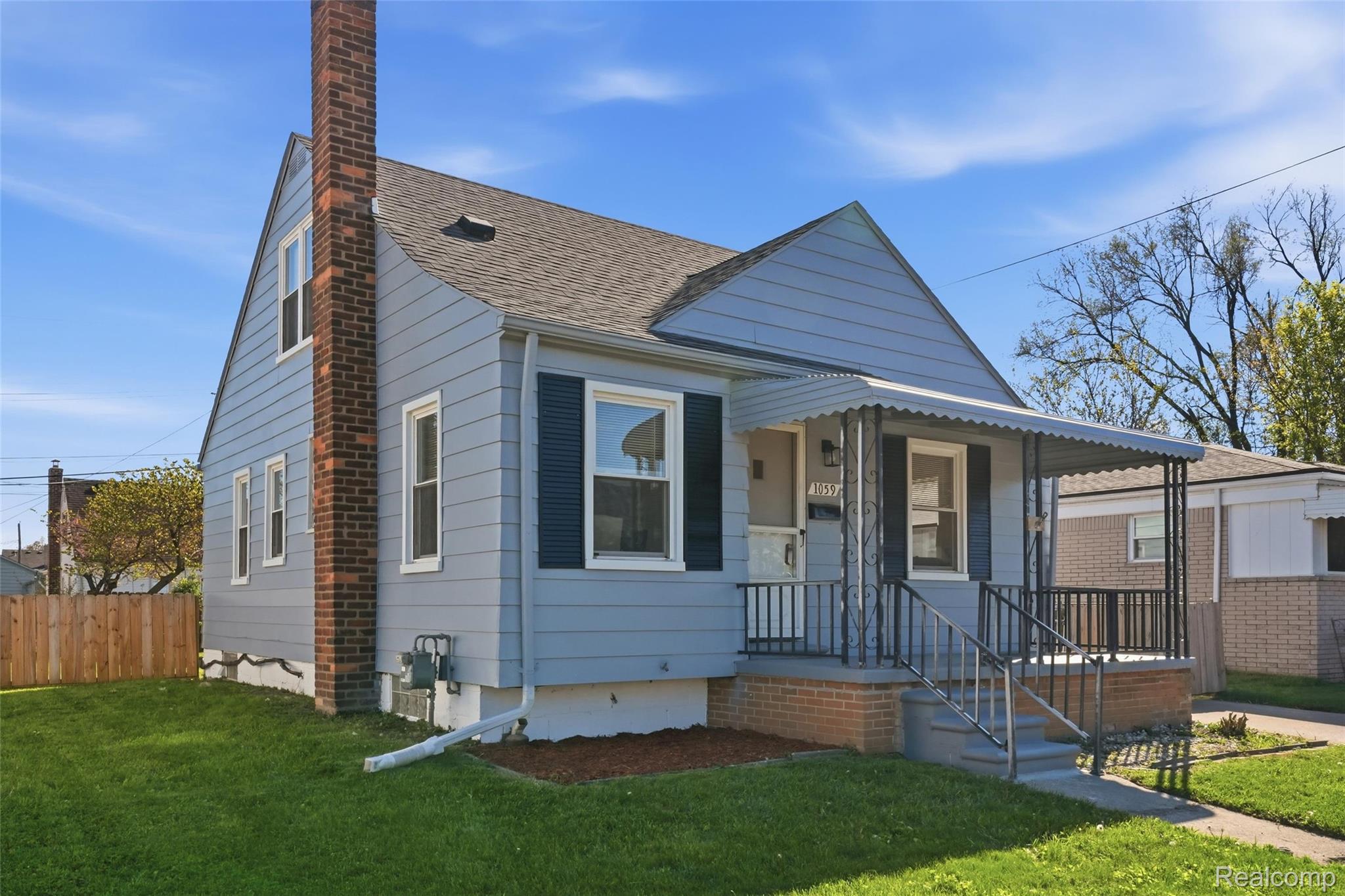 1059 Farnham Avenue