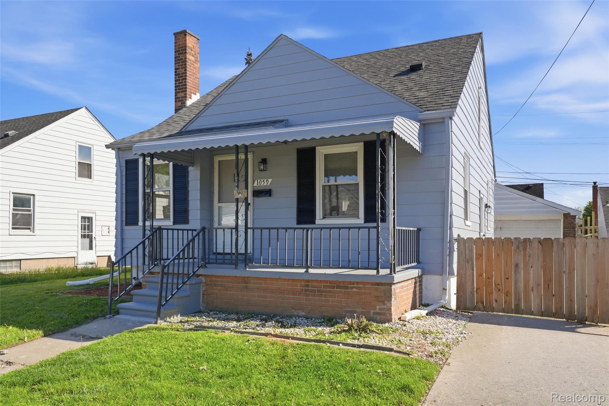 1059 Farnham Avenue