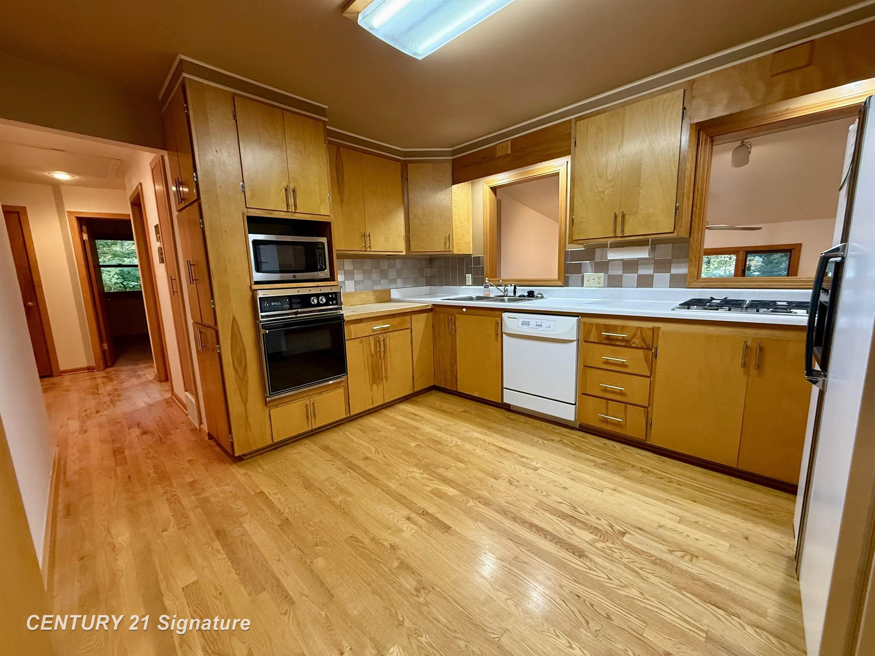 2221 Pinehurst Court