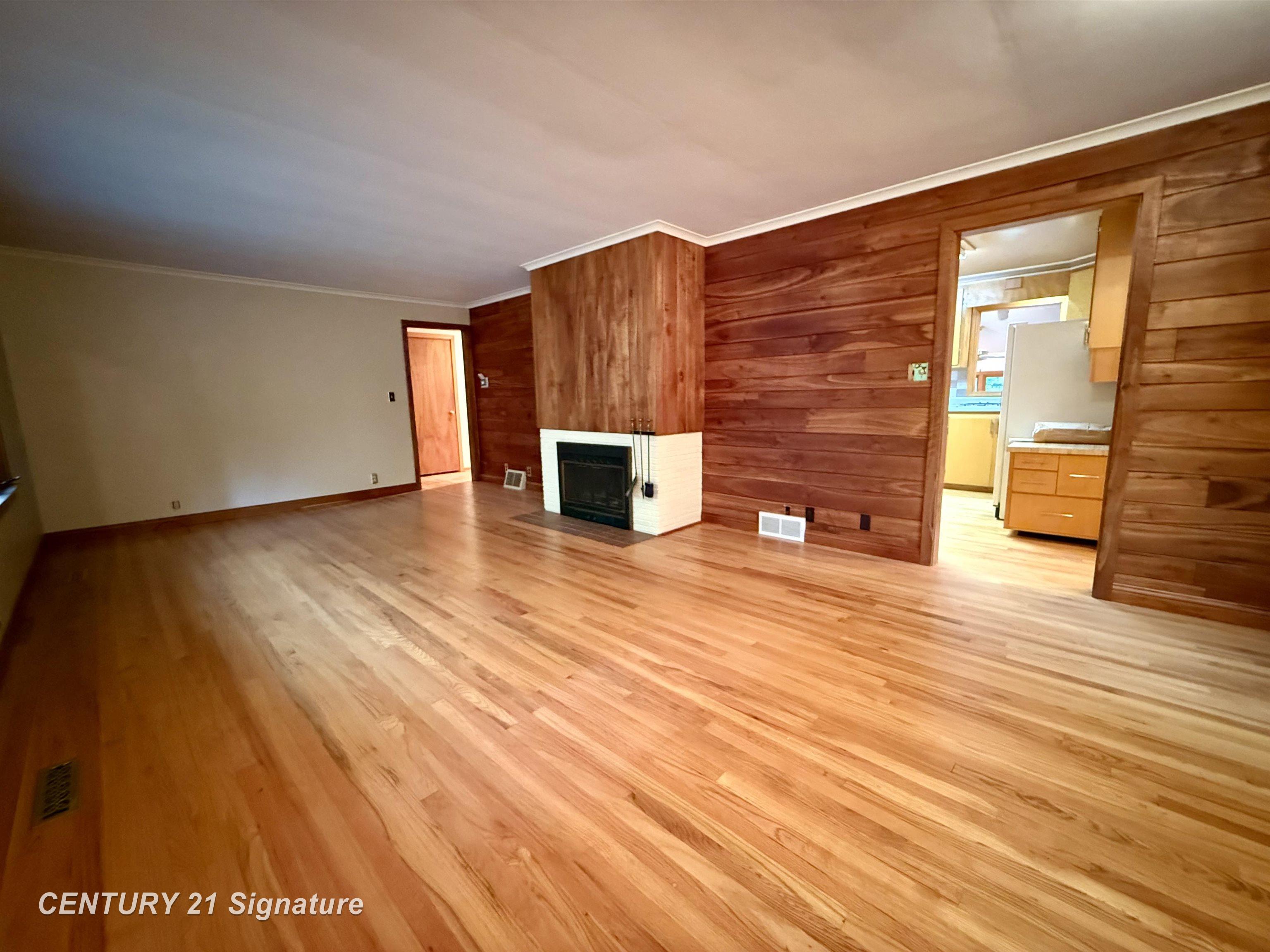 2221 Pinehurst Court