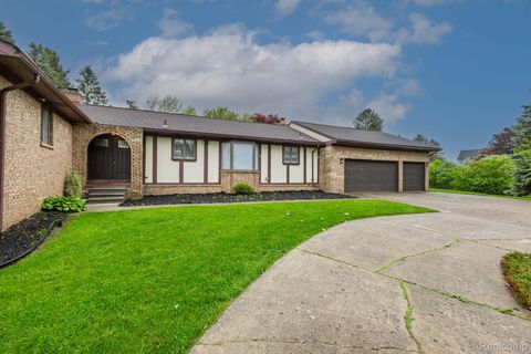 59663 PETTENGILL Drive Lyon Charter Township MI 48165