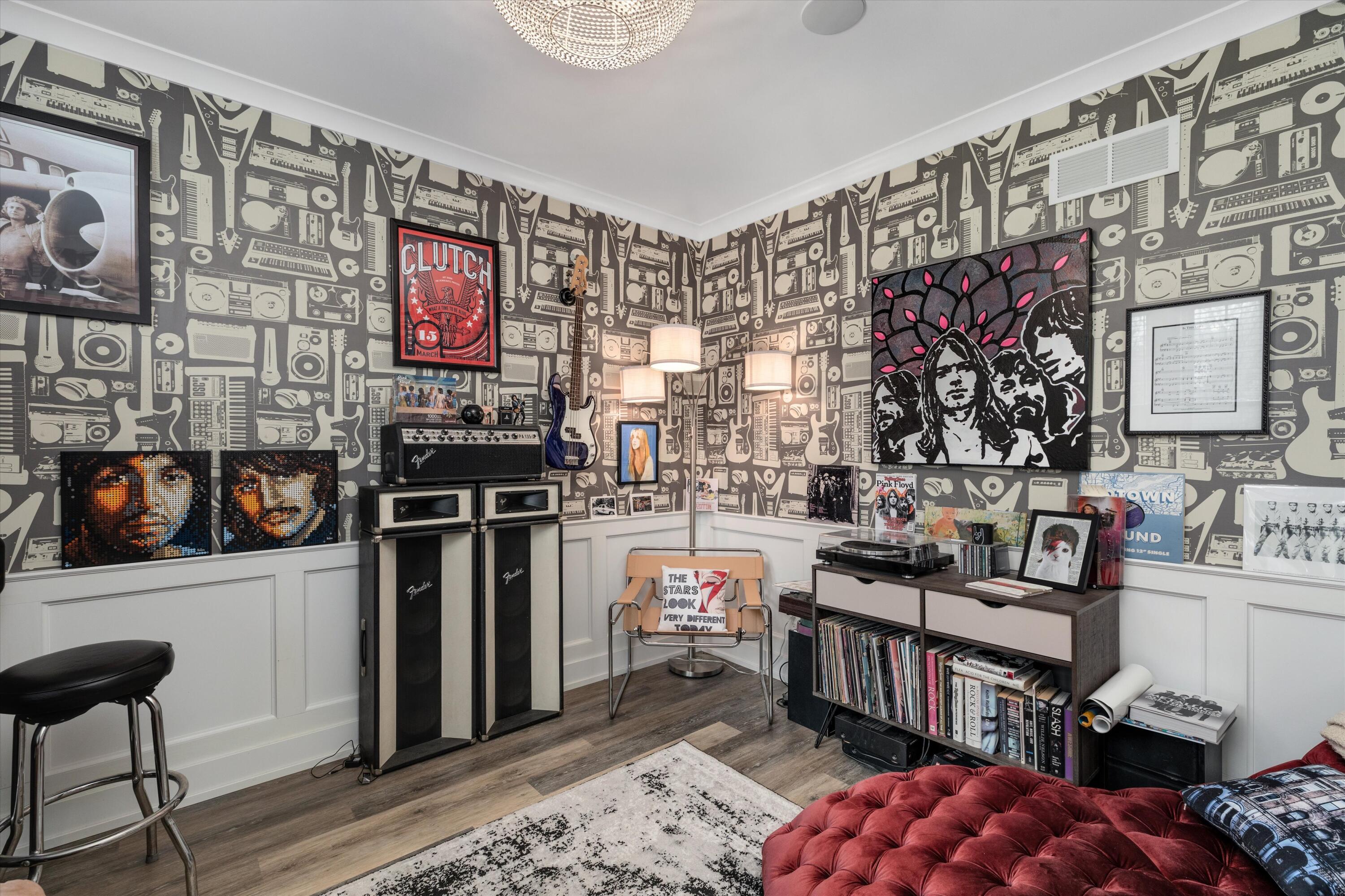 325 University Street