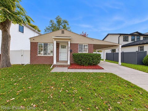 Photo of 517 Renshaw Street, Rochester City, MI 48307 (MLS # 20261085114)