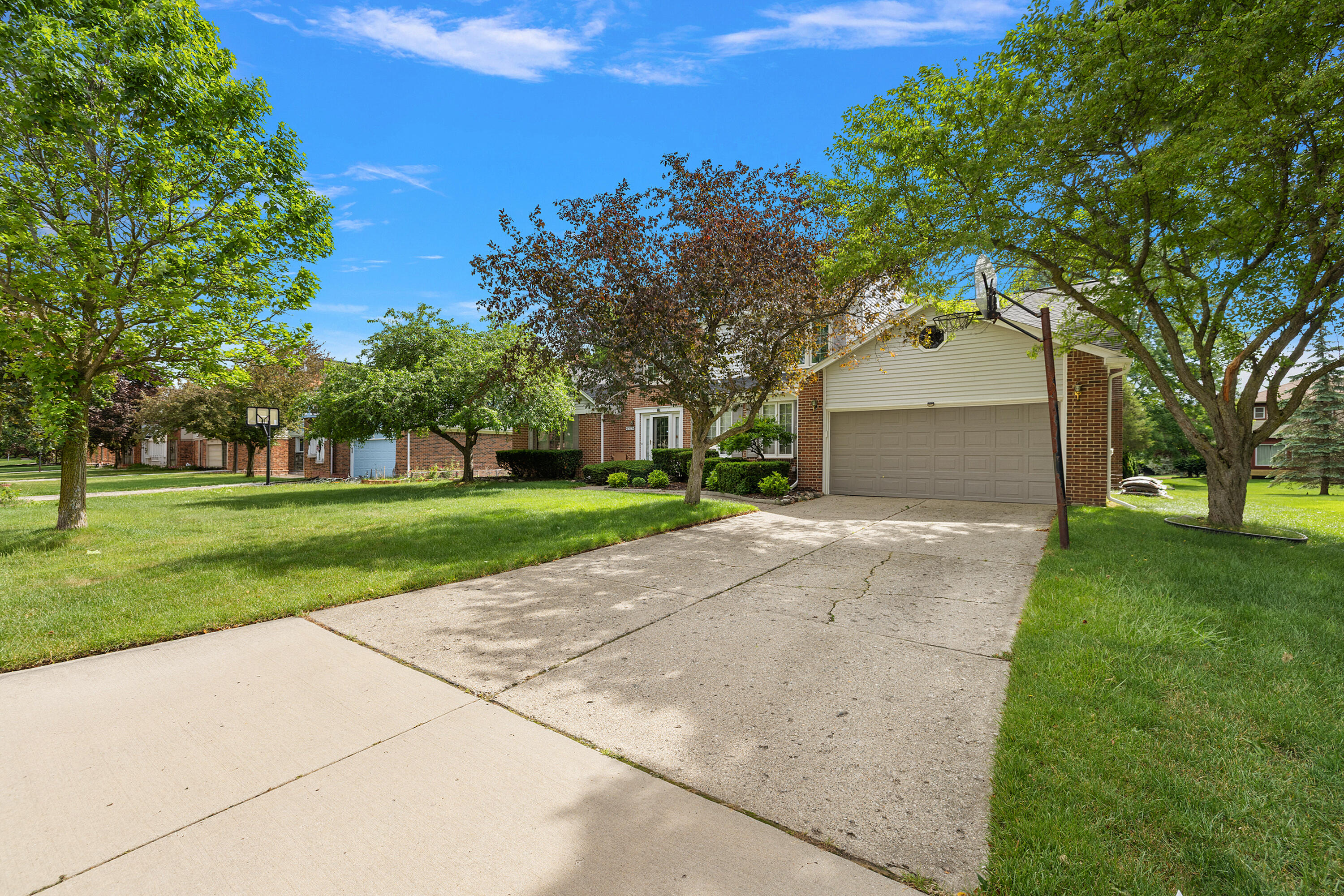 24762 White Plains Drive