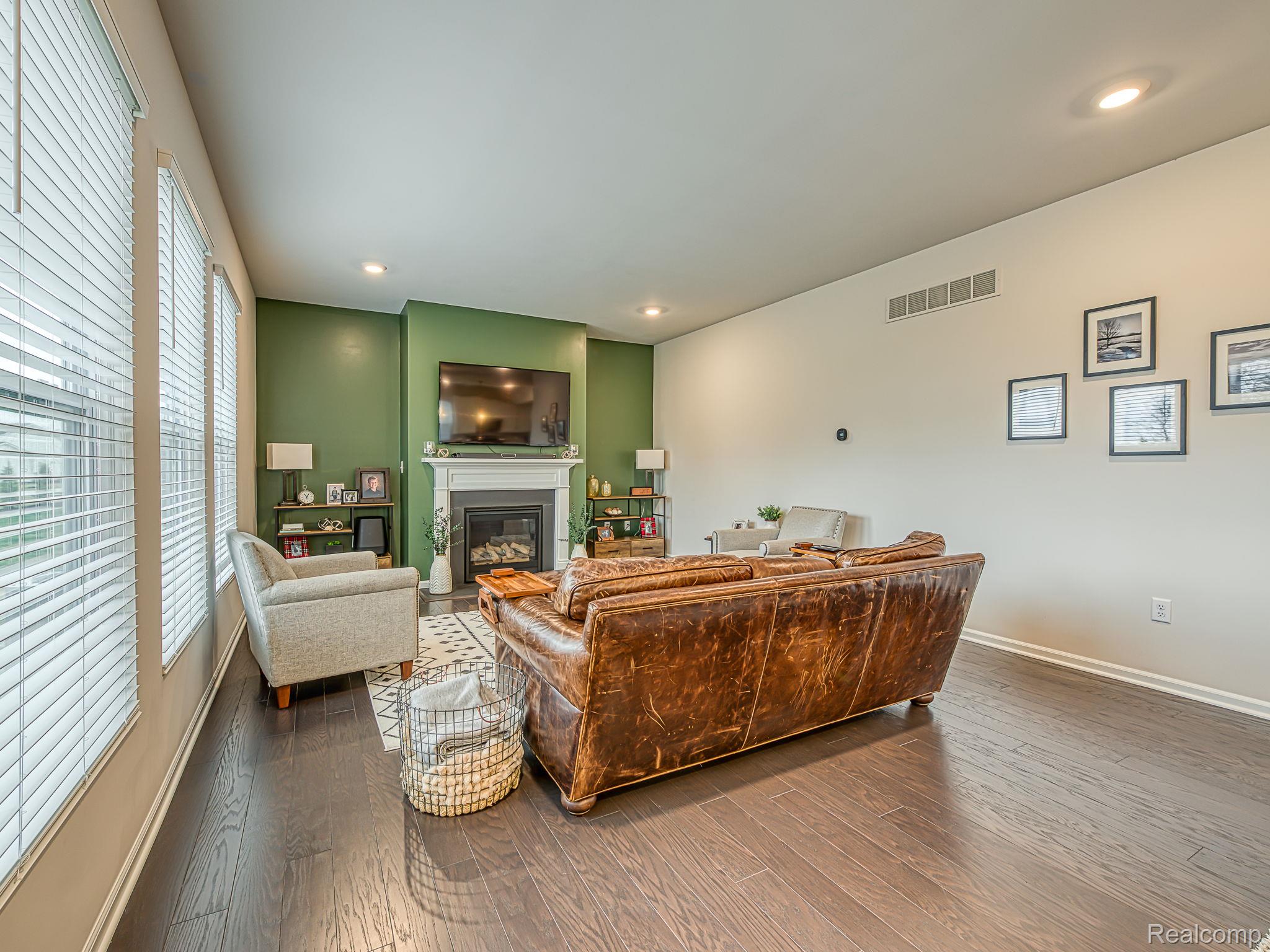 2750 Salt Springs Drive