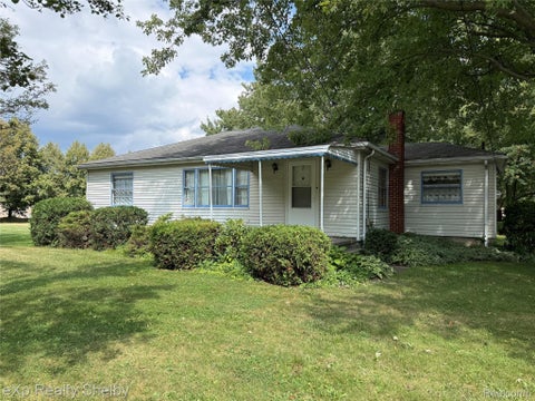 Photo of 47164 North Avenue, Macomb Township, MI 48042 (MLS # 20261066840)