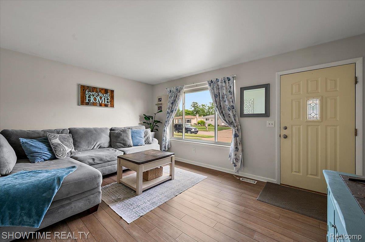 12135 Ontario Drive