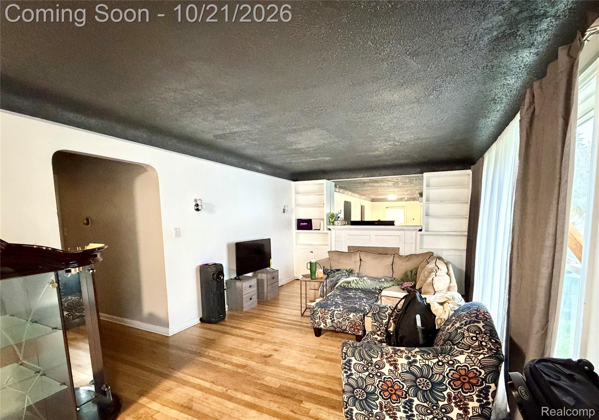 18481 Plainview Avenue