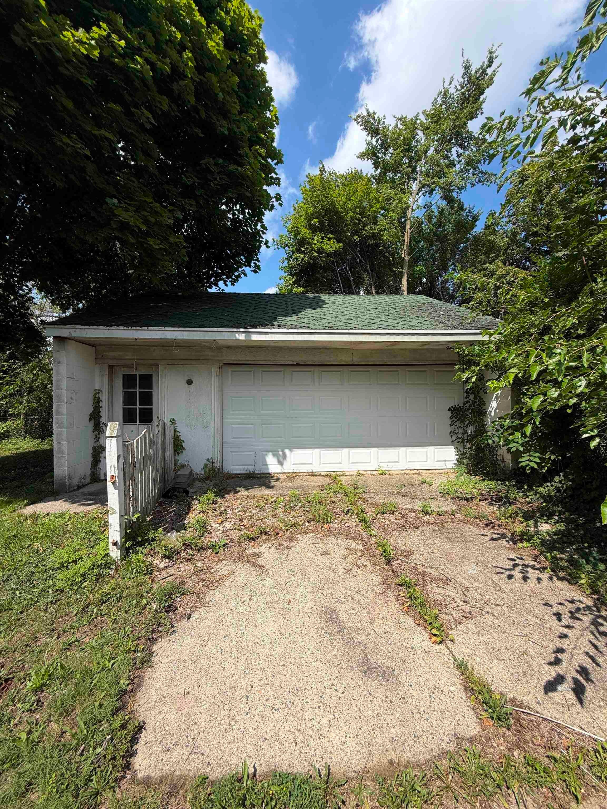 2222 Cumings Avenue