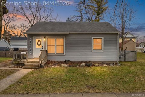527 Turrill Avenue Lapeer City MI 48446