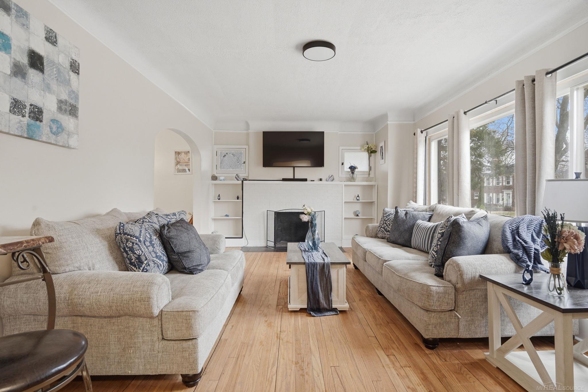 474 W Greendale Avenue