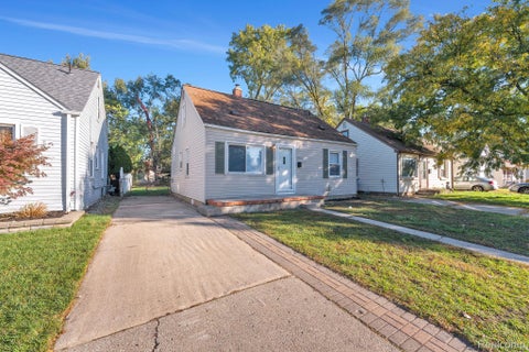 Photo of 24120 Lehigh Street, Dearborn Heights City, MI 48125 (MLS # 20261084754)