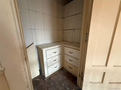 1818 Iroquois Street Detroit City MI 48214