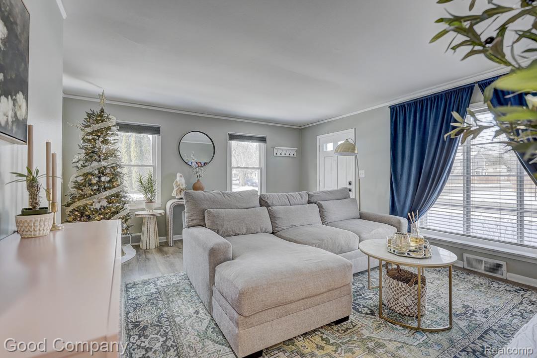 1902 Moorhouse Street