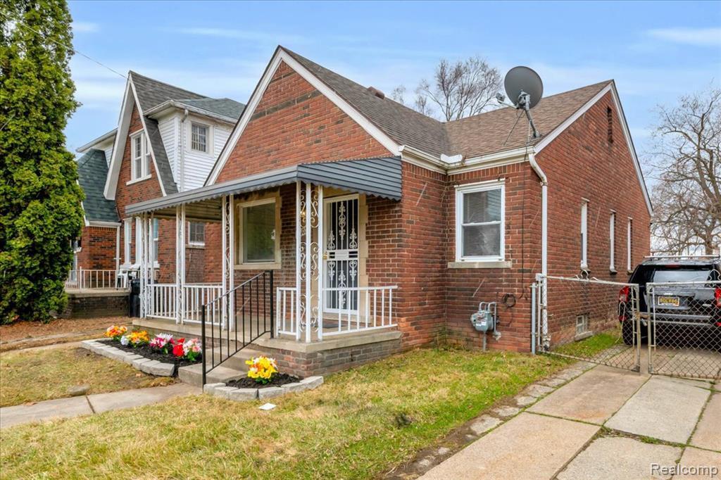 8603 Whitcomb
