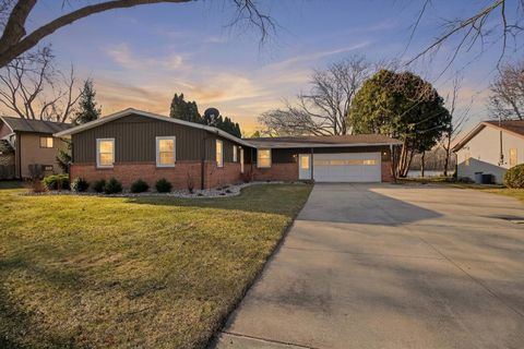 901 Riverview Alma City MI 48801