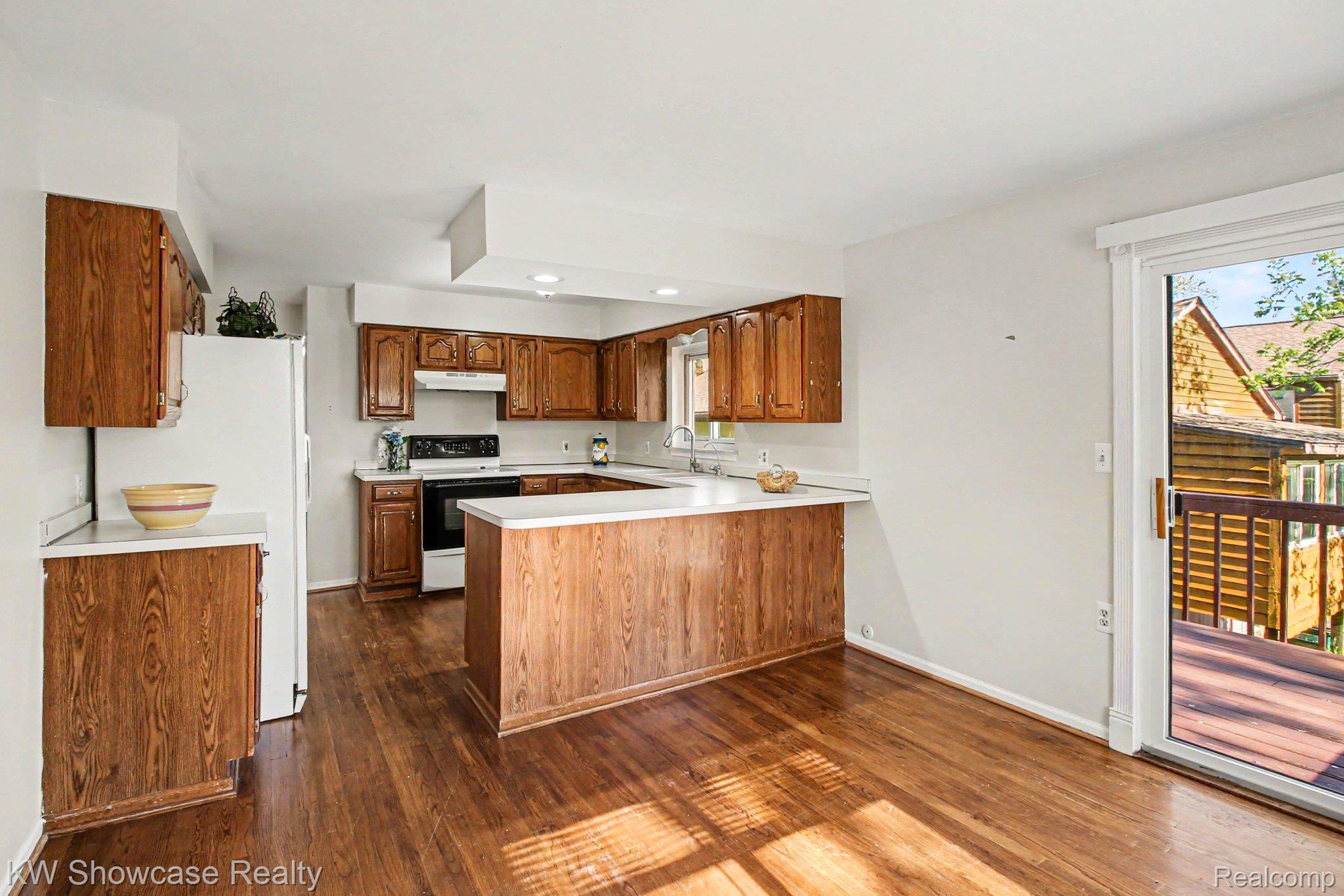 2331 Lakeside Drive
