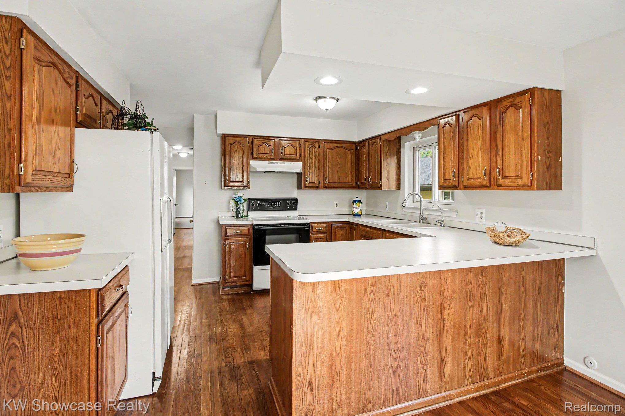 2331 Lakeside Drive