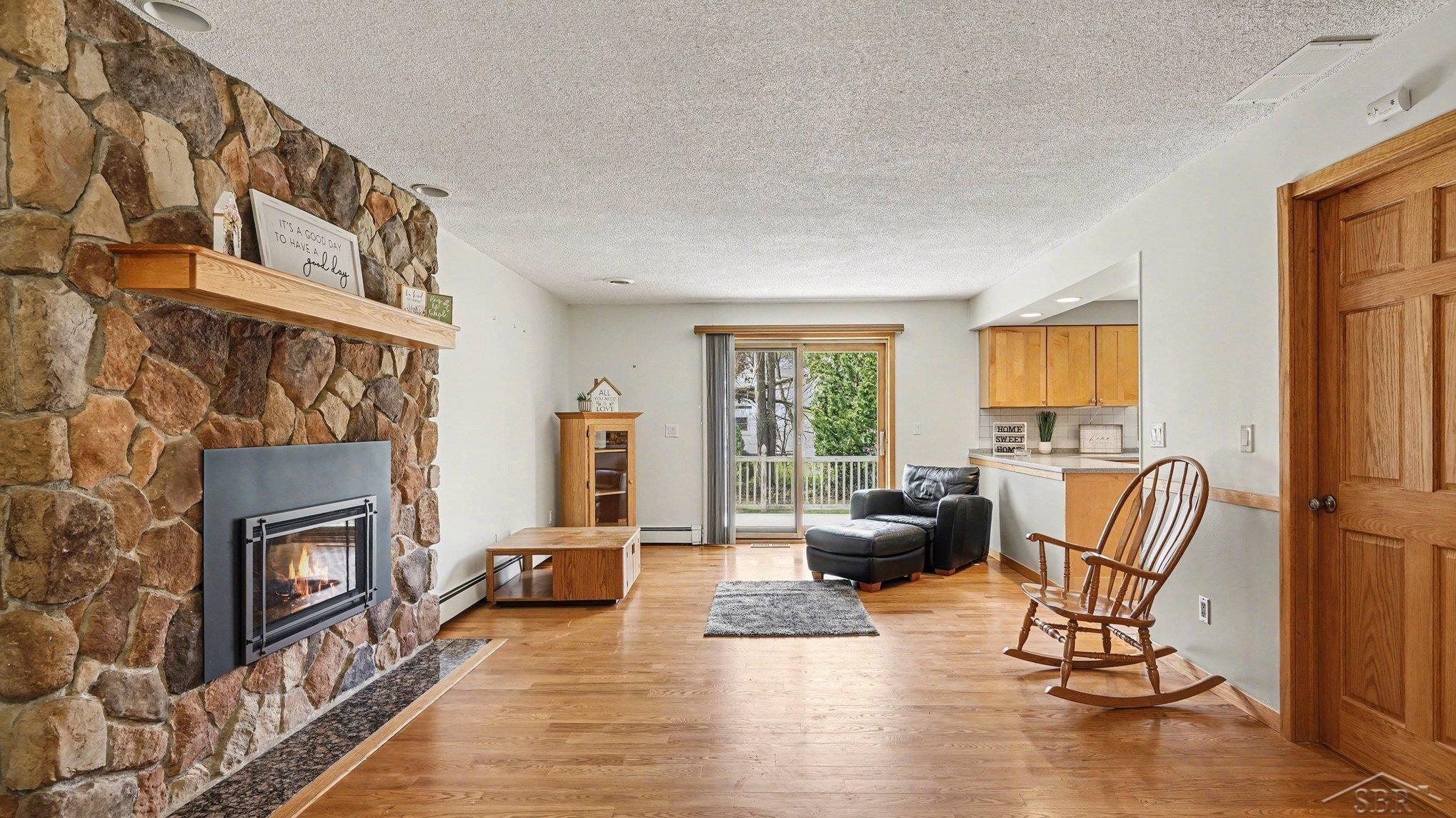 3323 Lakeside Drive