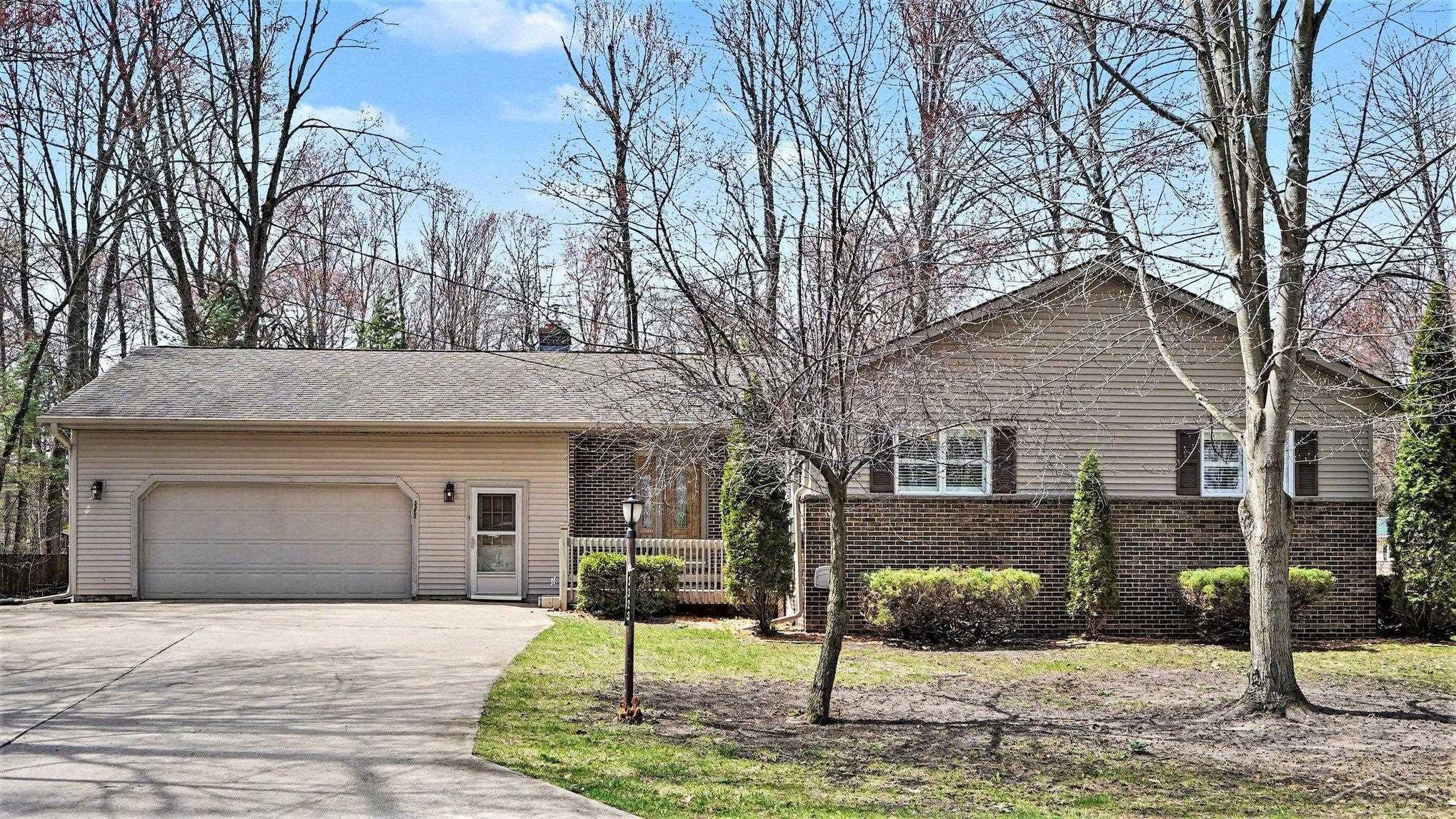 3323 Lakeside Drive