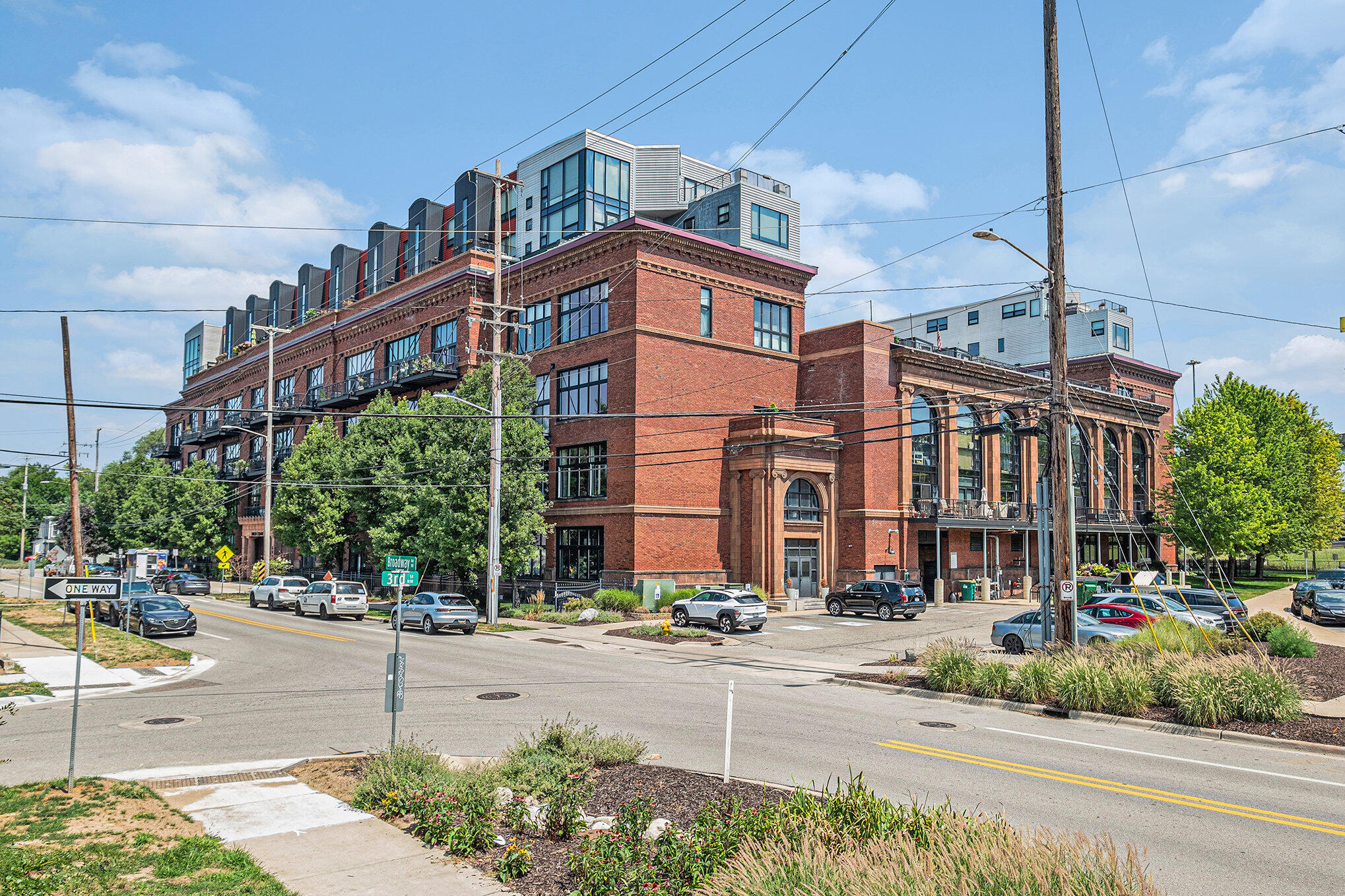 600 Broadway Avenue NW 206