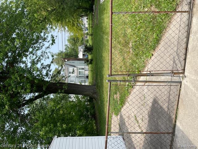2135 JARVIS Avenue