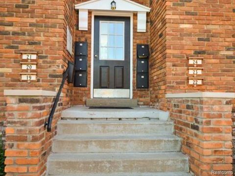 31831 GRAND RIVER Avenue 19 Farmington City MI 48336