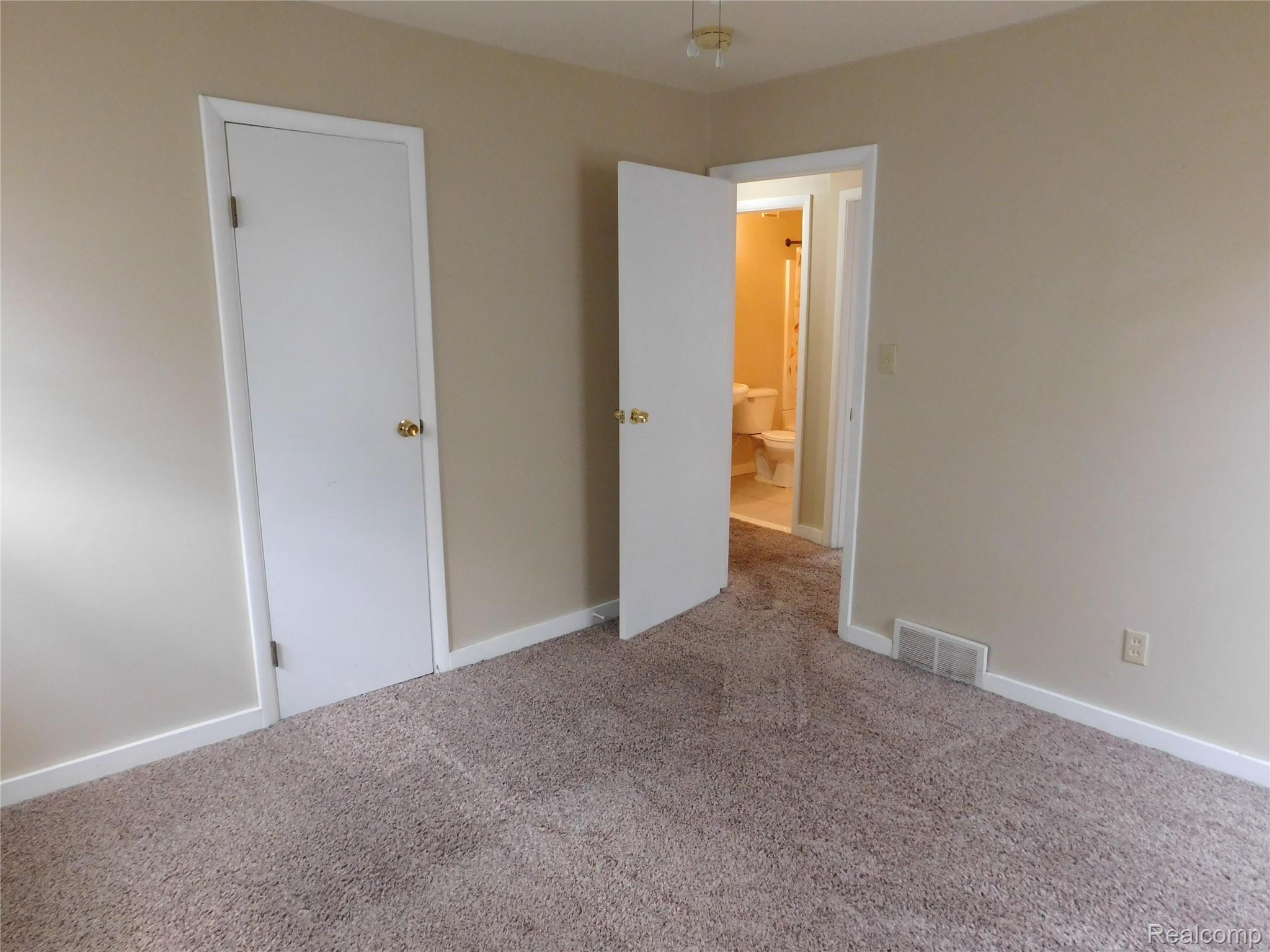 Madison Heights City, Michigan 48071, United States, 2 Bedrooms Bedrooms, ,1 BathroomBathrooms,Residential,Active,215522