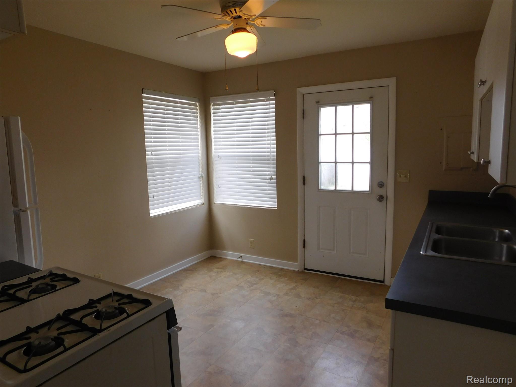 Madison Heights City, Michigan 48071, United States, 2 Bedrooms Bedrooms, ,1 BathroomBathrooms,Residential,Active,215522